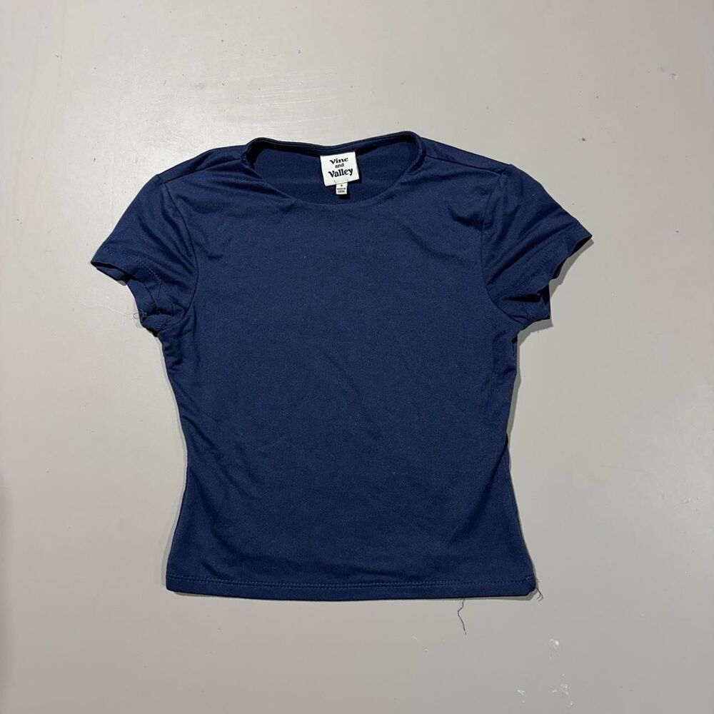 Vine and Valley Women's Small Navy Blue Baby Tee